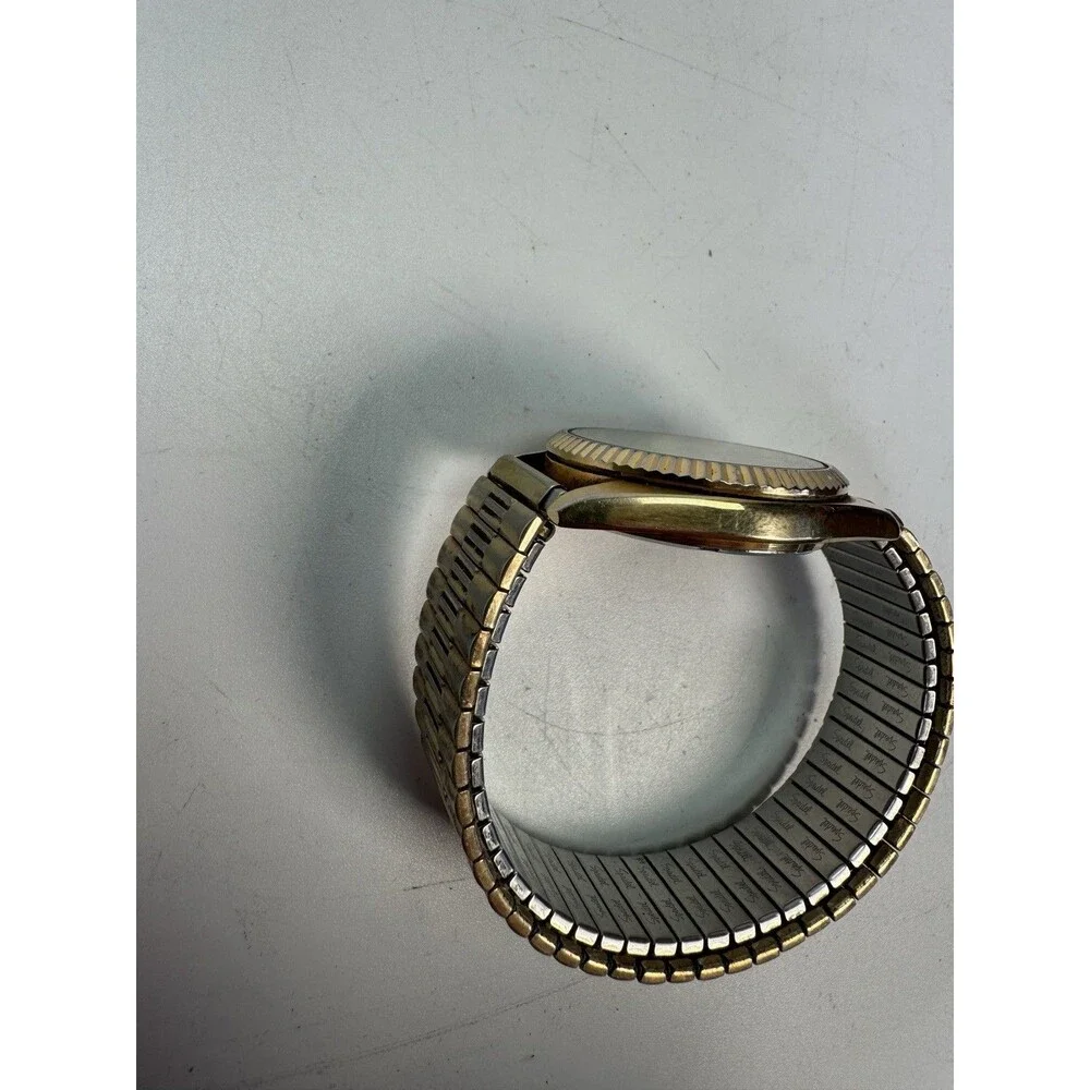 Vintage Citizen Quartz Day Date Watch 7230-081 Gold Tone Speidel Band Untested